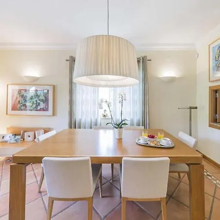 Sleeps 4 With Pool Air Con&wifi