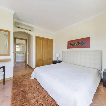 Villa Sleeps 4 With Pool Air Con&wifi