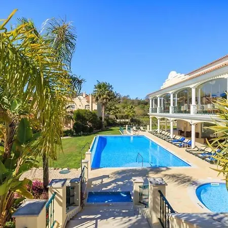 Villa Sleeps 4 With Pool Air Con&wifi *